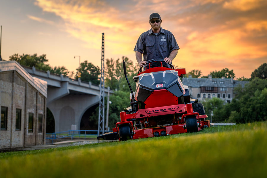 Gravely-Pro-Stance-EV-DSC09208-Edit-900x600-53107e2.jpg